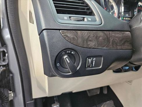 Used 2019 Dodge Grand Caravan SE w/ UConnect Hands-Free Group FWD image 28