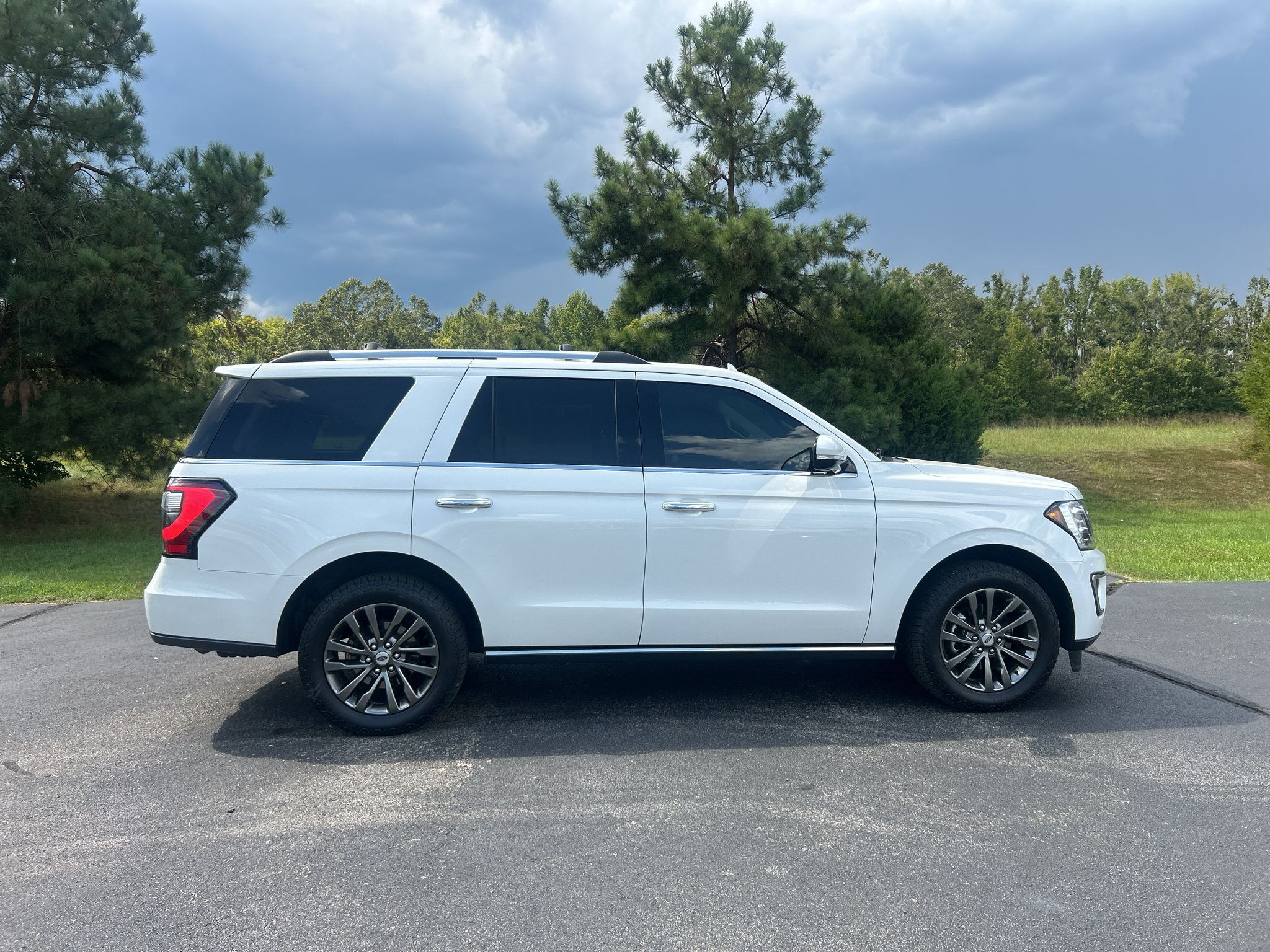 Used 2021 Ford Expedition Limited RWD image 8