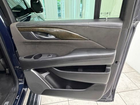 Used 2017 Cadillac Escalade ESV Platinum AWD/4WD image 19