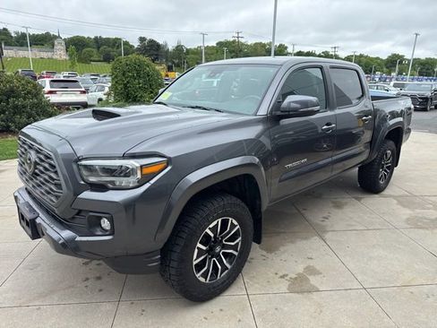 Used 2023 Toyota Tacoma TRD Sport w/ Technology Package AWD/4WD image 3