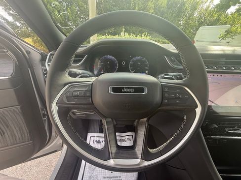 Certified 2025 Jeep Grand Cherokee Limited w/ Black Appearance Package image 23