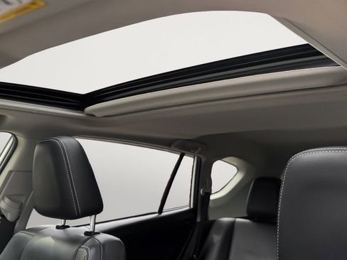 Used 2016 Toyota RAV4 Limited image 18