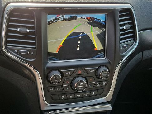 Used 2018 Jeep Grand Cherokee Altitude image 15