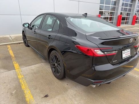 Used 2025 Toyota Camry SE image 5