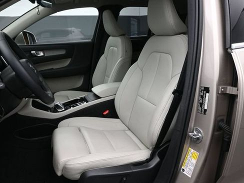 Used 2024 Volvo XC40 B5 Ultimate AWD/4WD image 10