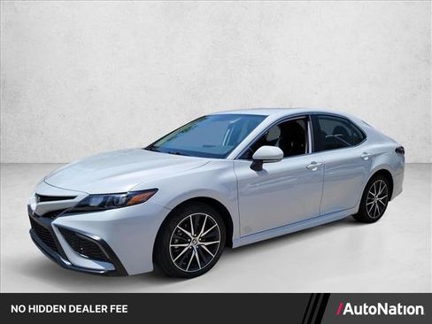 Used 2023 Toyota Camry SE FWD image 1