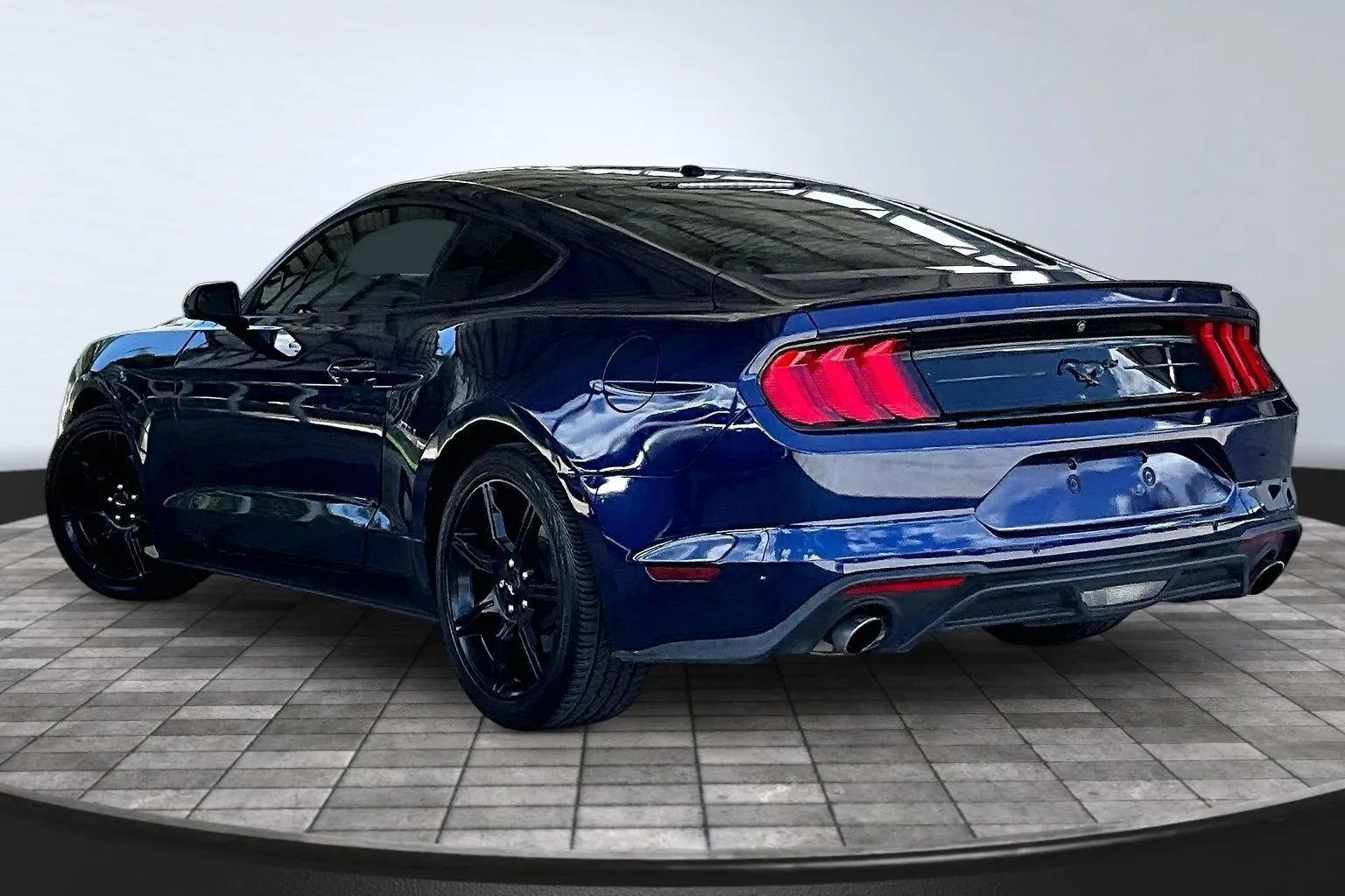 Used 2019 Ford Mustang Coupe w/ Equipment Group 101A RWD image 4