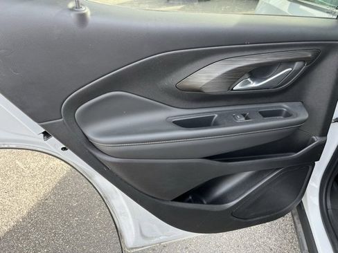 Used 2024 GMC Terrain SLE image 6