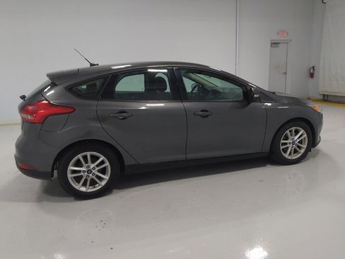 Used 2018 Ford Focus SE w/ Cold Weather Package FWD image 10