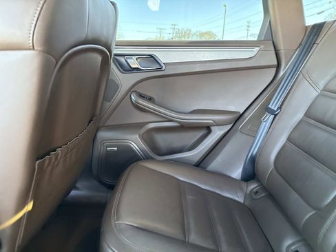 Used 2017 Porsche Macan Turbo image 15