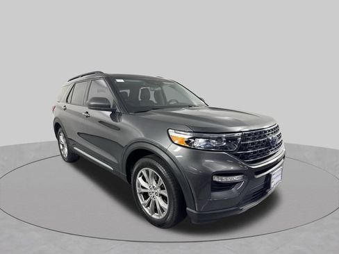 Used 2020 Ford Explorer XLT w/ Equipment Group 202A AWD/4WD image 3