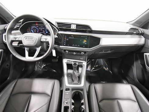 Used 2025 Audi Q3 2.0T Premium image 3