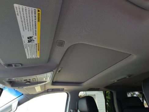 Used 2018 Chevrolet Suburban LT image 9