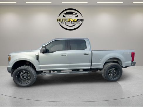 Used 2019 Ford F250 XLT w/ XLT Premium Package AWD/4WD image 4