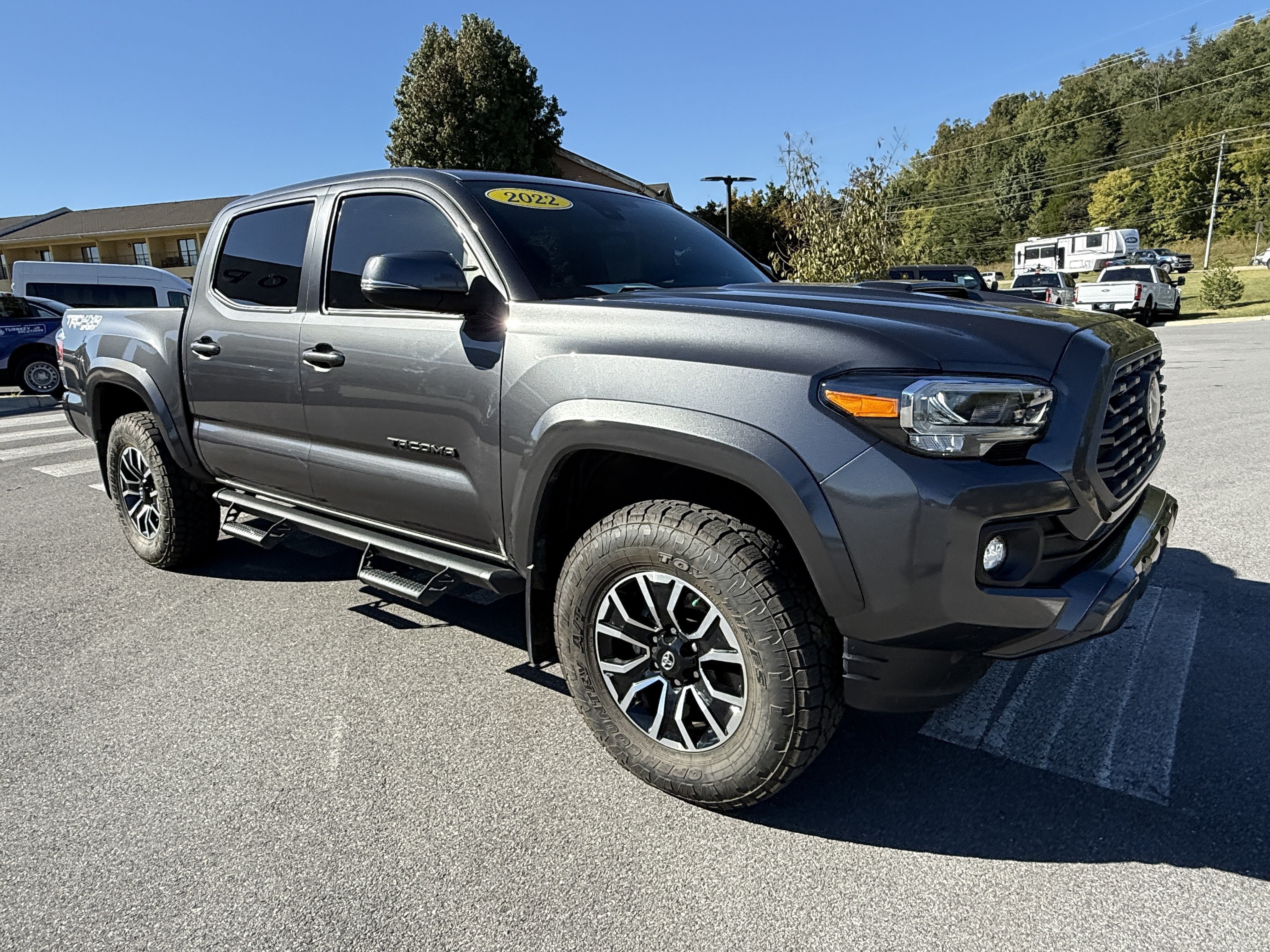 Used 2022 Toyota Tacoma TRD Sport w/ Technology Package AWD/4WD image 3