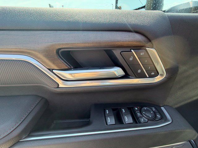 Used 2025 Chevrolet Silverado 3500 High Country w/ High Country Premium Package AWD/4WD image 28