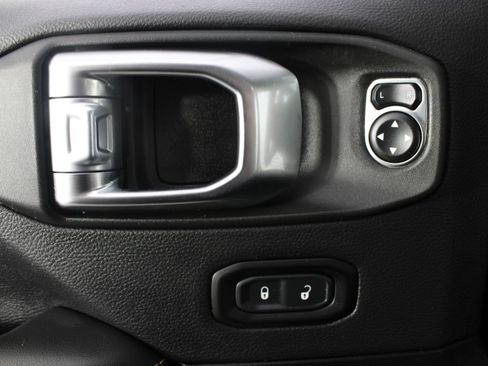 Used 2025 Jeep Wrangler Unlimited Sahara AWD/4WD image 14