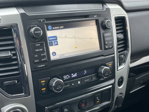 Used 2018 Nissan Titan SV w/ SV Convenience Package image 32