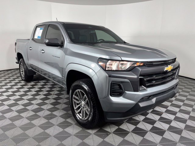 Used 2024 Chevrolet Colorado LT RWD image 3