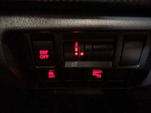 Used 2018 Subaru Crosstrek 2.0i Premium w/ Eyesight System image 39