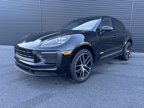 Certified 2022 Porsche Macan image 16
