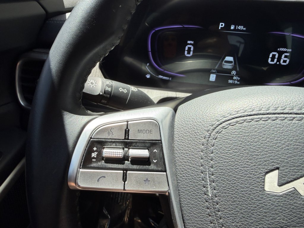 Used 2025 Kia Telluride EX w/ EX Captain's Chair Package FWD image 28