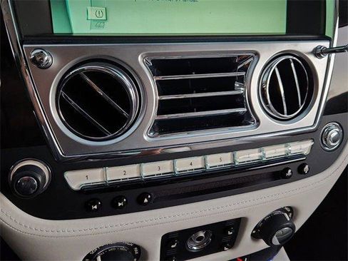 Used 2016 Rolls-Royce Wraith image 22