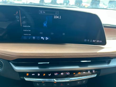 Used 2024 Cadillac XT4 Premium Luxury FWD image 13