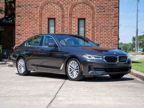 Used 2022 BMW 530i w/ Convenience Package RWD image 3