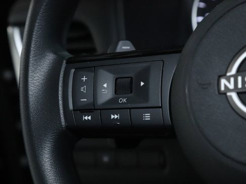 Used 2023 Nissan Rogue SV image 22