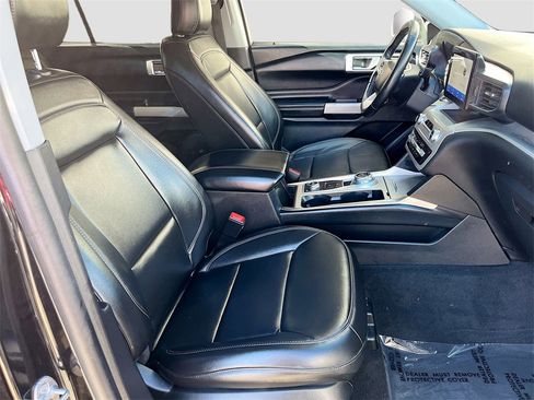 Used 2022 Ford Explorer XLT w/ Equipment Group 202A image 28