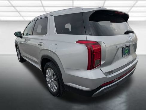 Used 2024 Hyundai Palisade SEL FWD image 2