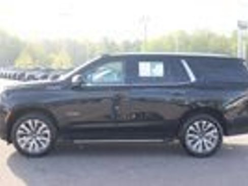 Used 2024 Chevrolet Tahoe LT w/ LT Signature Package AWD/4WD image 3