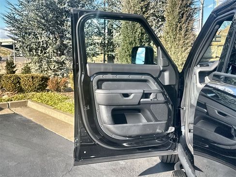 New 2026 Land Rover Defender 130 X-Dynamic SE image 17