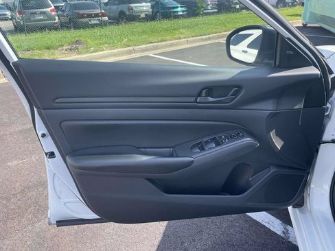 Used 2025 Nissan Altima 2.5 S FWD image 15