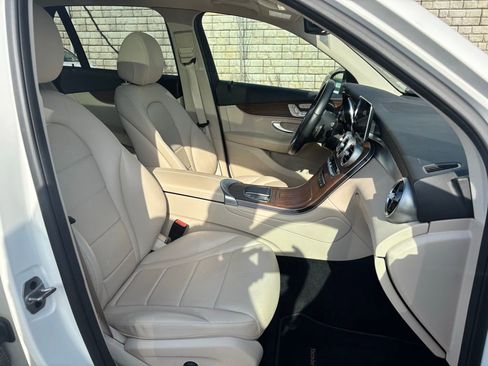 Used 2022 Mercedes-Benz GLC 300 4MATIC image 9