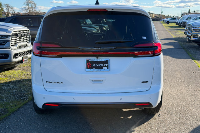 New 2026 Chrysler Pacifica Select AWD/4WD image 7