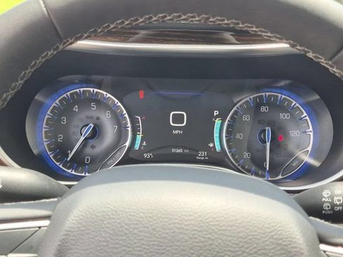 Used 2023 Chrysler Pacifica Limited FWD image 16