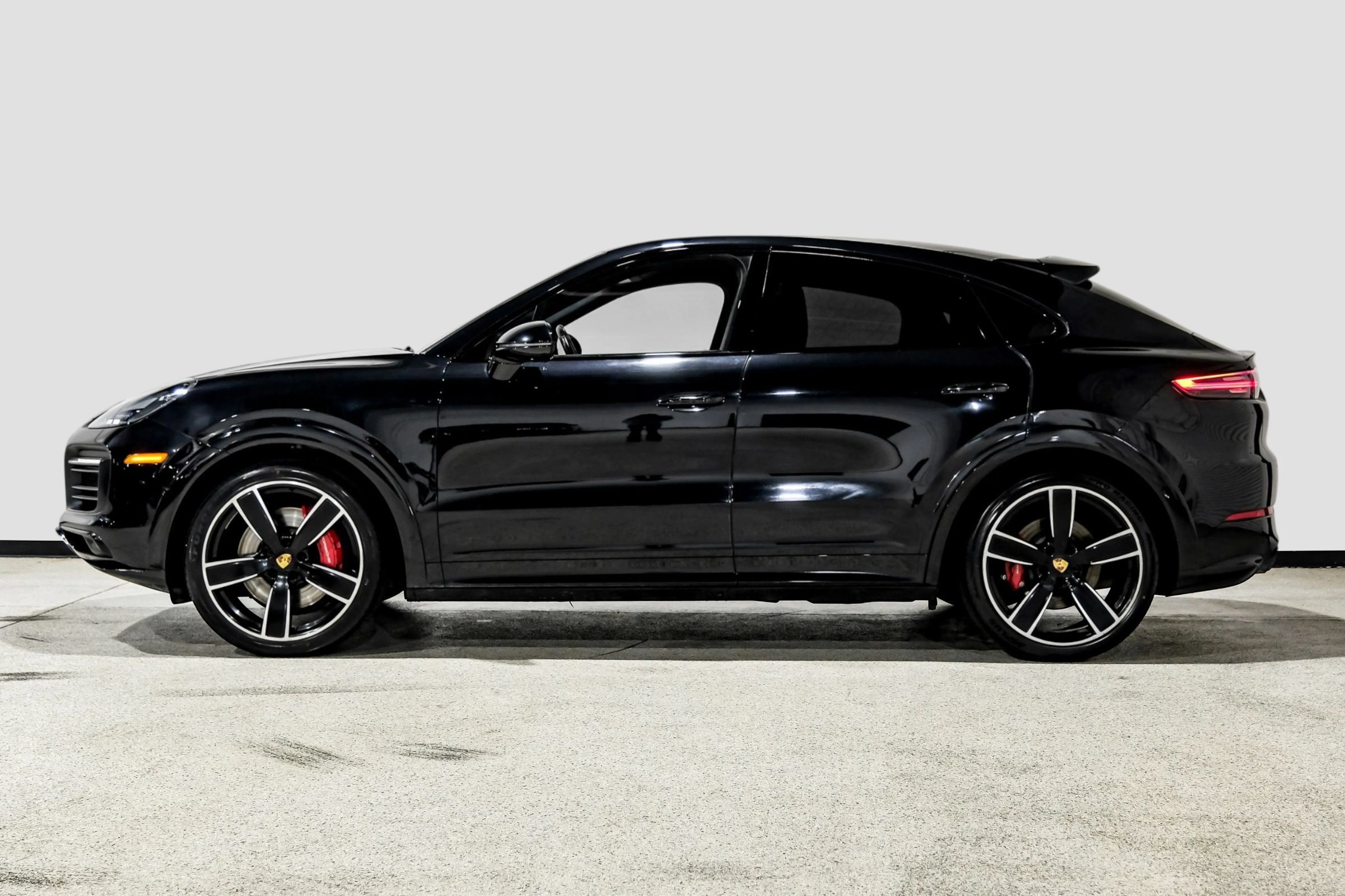 Used 2021 Porsche Cayenne GTS w/ Premium Package AWD/4WD image 11