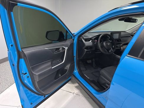 Used 2019 Toyota RAV4 LE image 5