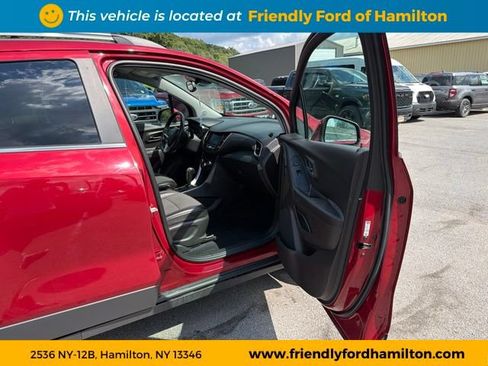 Used 2020 Chevrolet Trax LT w/ Driver Confidence Package AWD/4WD image 29