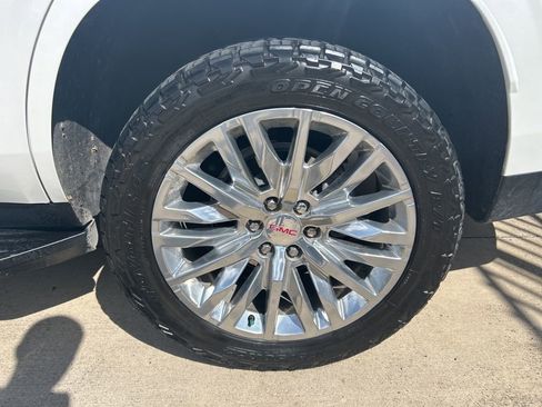 Used 2023 GMC Yukon SLT w/ SLT Premium Package image 6