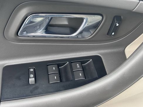 Used 2011 Ford Taurus SE image 16