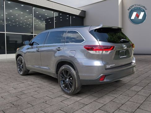 Used 2019 Toyota Highlander SE AWD/4WD image 3