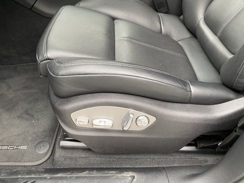 Certified 2024 Porsche Macan image 14