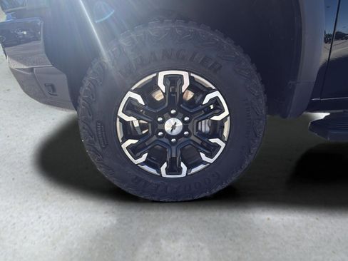 Used 2024 Chevrolet Silverado 1500 ZR2 w/ Technology Package image 17