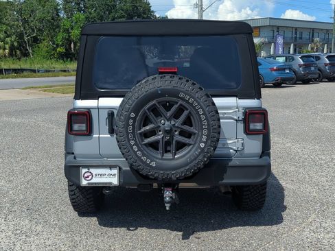 Used 2024 Jeep Wrangler Unlimited Sport AWD/4WD image 6