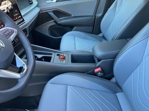 New 2026 Volkswagen Tiguan SE R-Line image 9