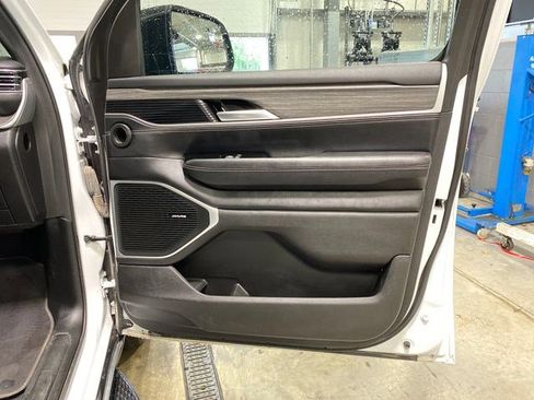 Used 2024 Jeep Wagoneer Series III AWD/4WD image 47