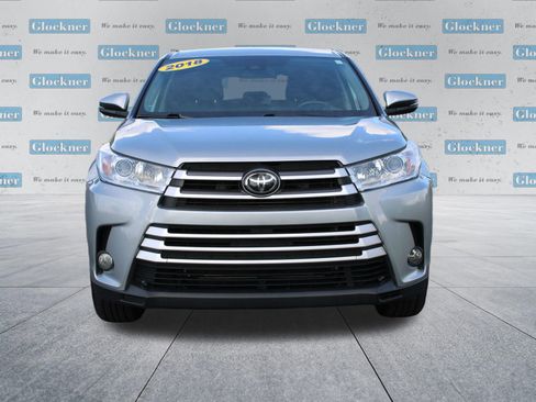 Used 2018 Toyota Highlander Plus w/ Carpet Mat Package (TMS) AWD/4WD image 2
